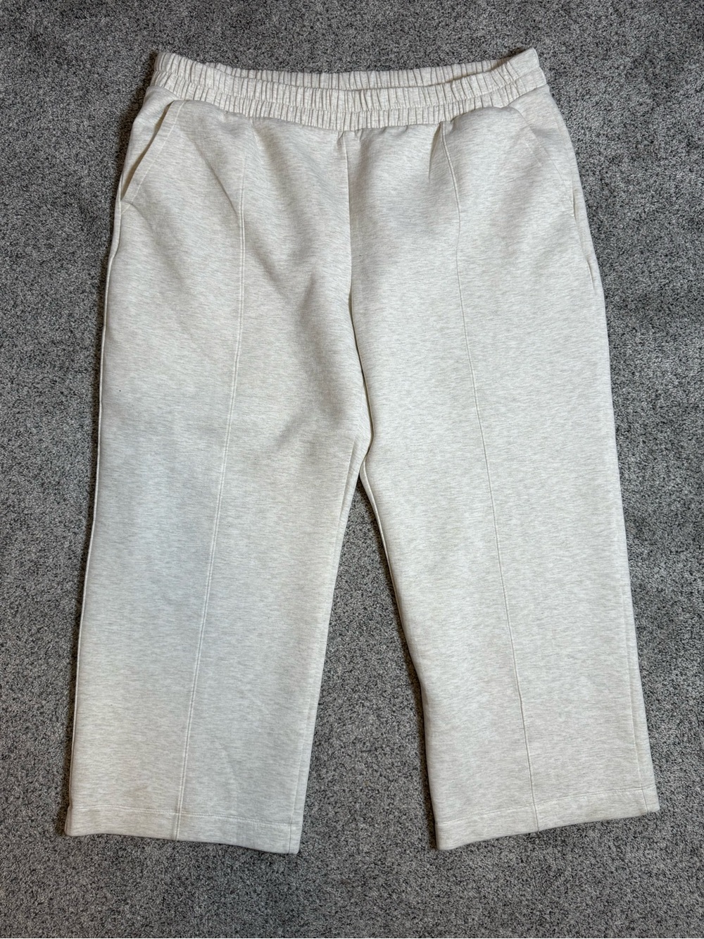Old Navy Bounce Fleece off white Wide-Leg Lounge Pants - Picture 4 of 6